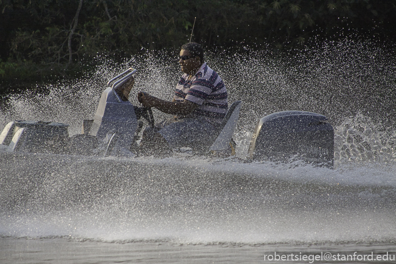 pantanal - speedboat, boat spray
